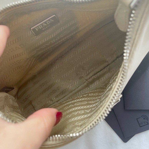 Prada re-edition 2005 crossbody colour sand - Picture 4 of 11